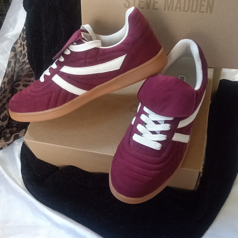 🆕 Steve Madden Burgundy Suede Sneakers with White Stripes